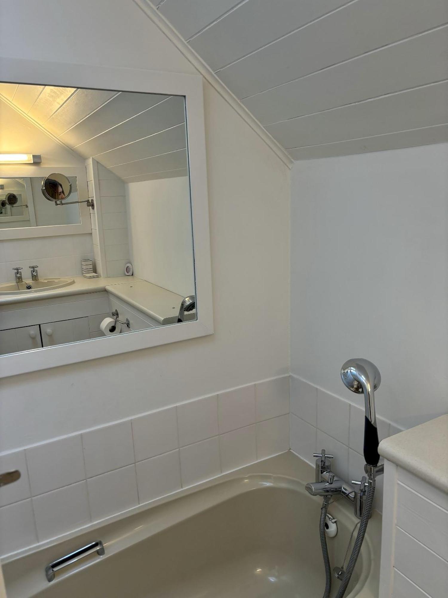 Kinsale - Cotswolds Lakeside - Spring Lodge