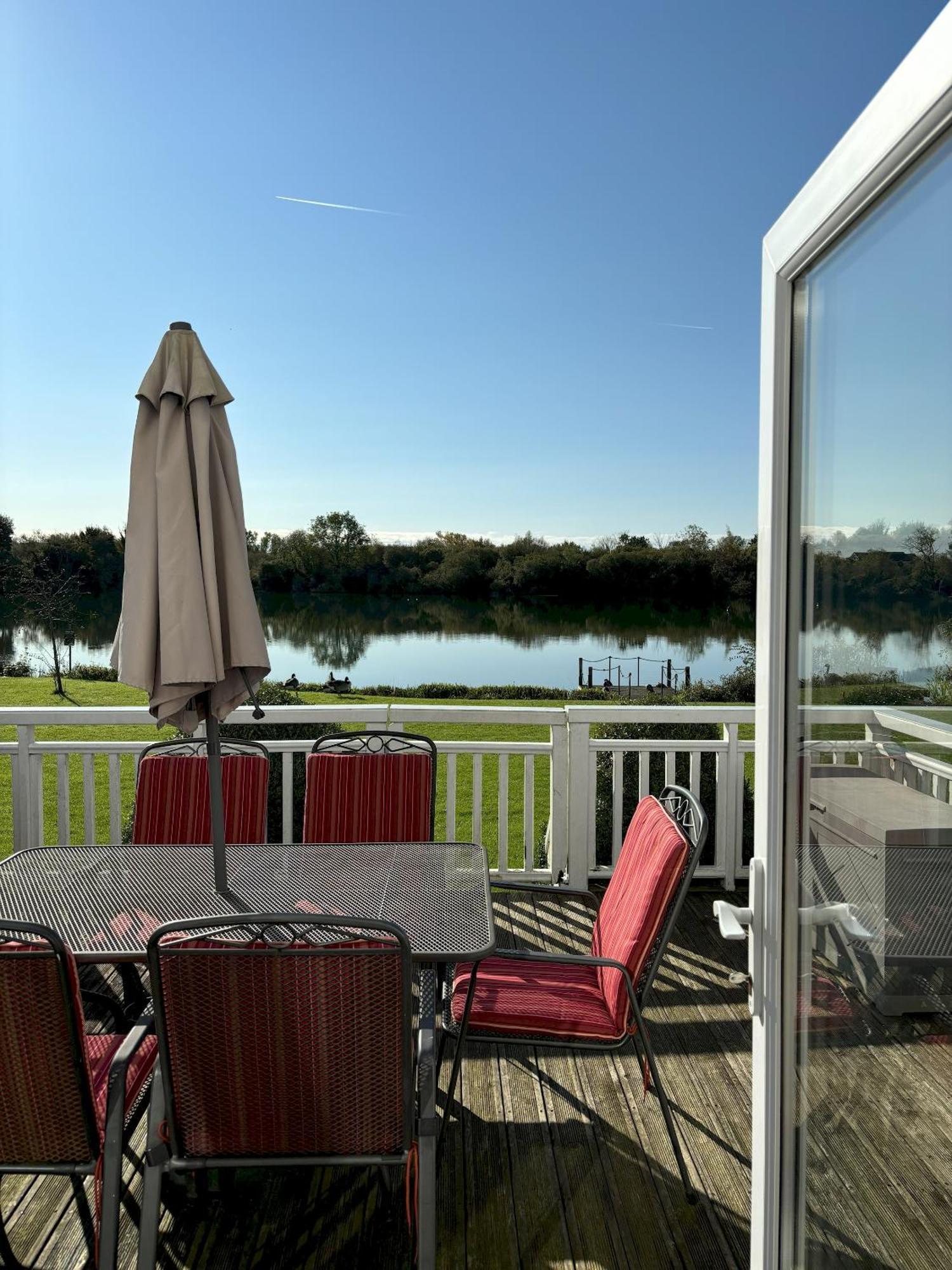 Lodge Kinsale - Cotswolds Lakeside - Spring