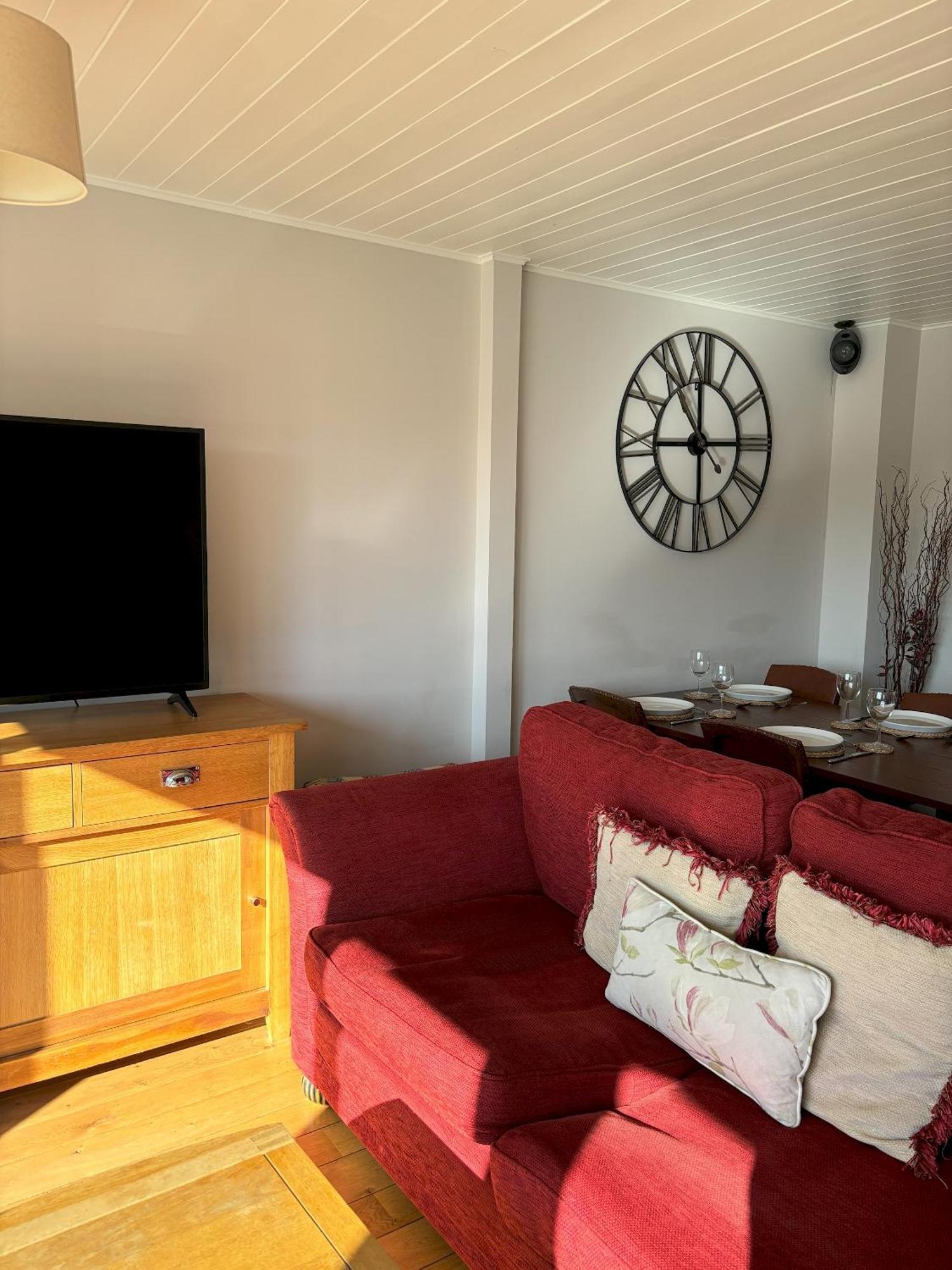 Lodge Kinsale - Cotswolds Lakeside - Spring South Cerney