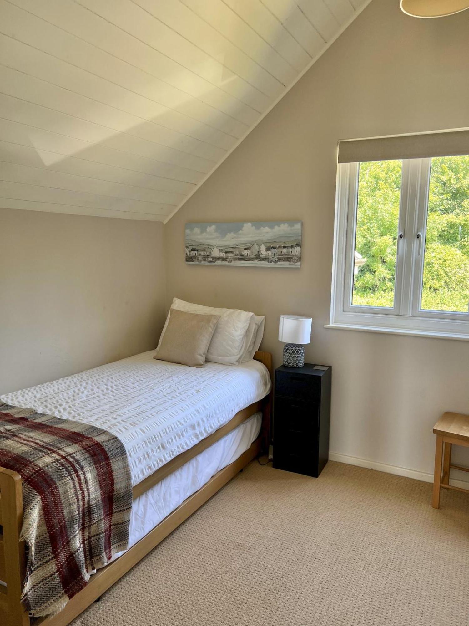 Lodge Kinsale - Cotswolds Lakeside - Spring South Cerney