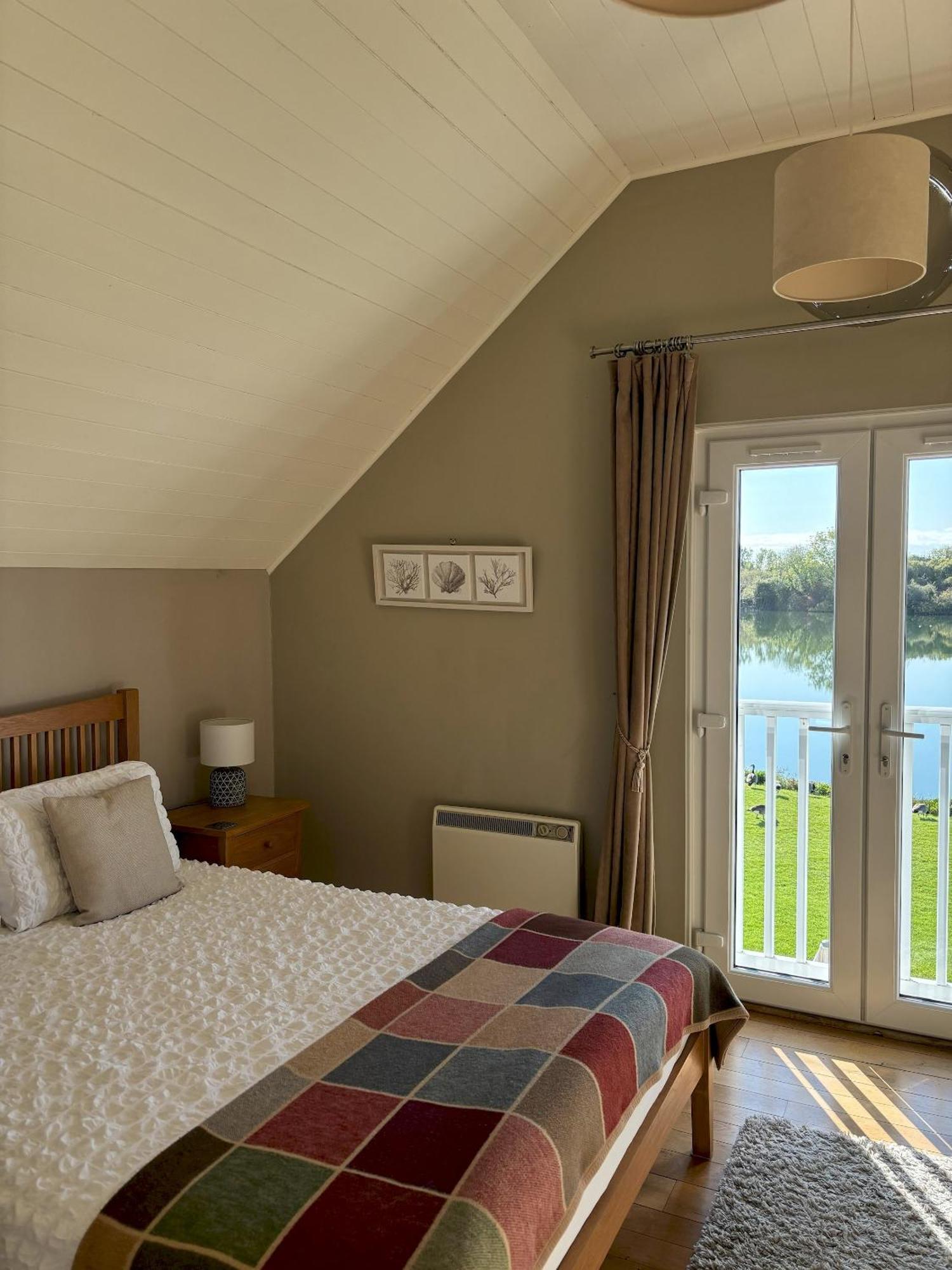 Kinsale - Cotswolds Lakeside - Spring Lodge *